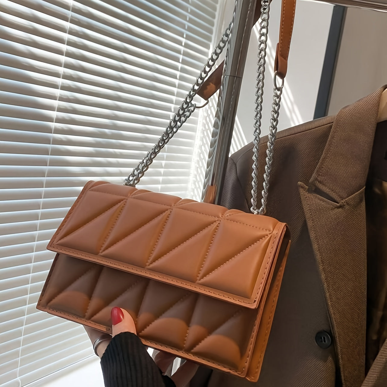 Quilted Crossbody Bag for Women – Chain Strap, Square Shape and Shoulder Carry