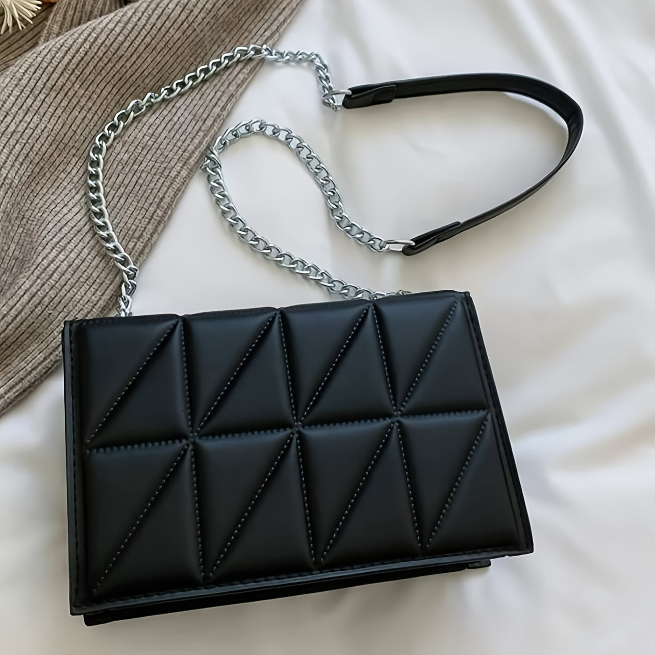 Quilted Crossbody Bag for Women – Chain Strap, Square Shape and Shoulder Carry