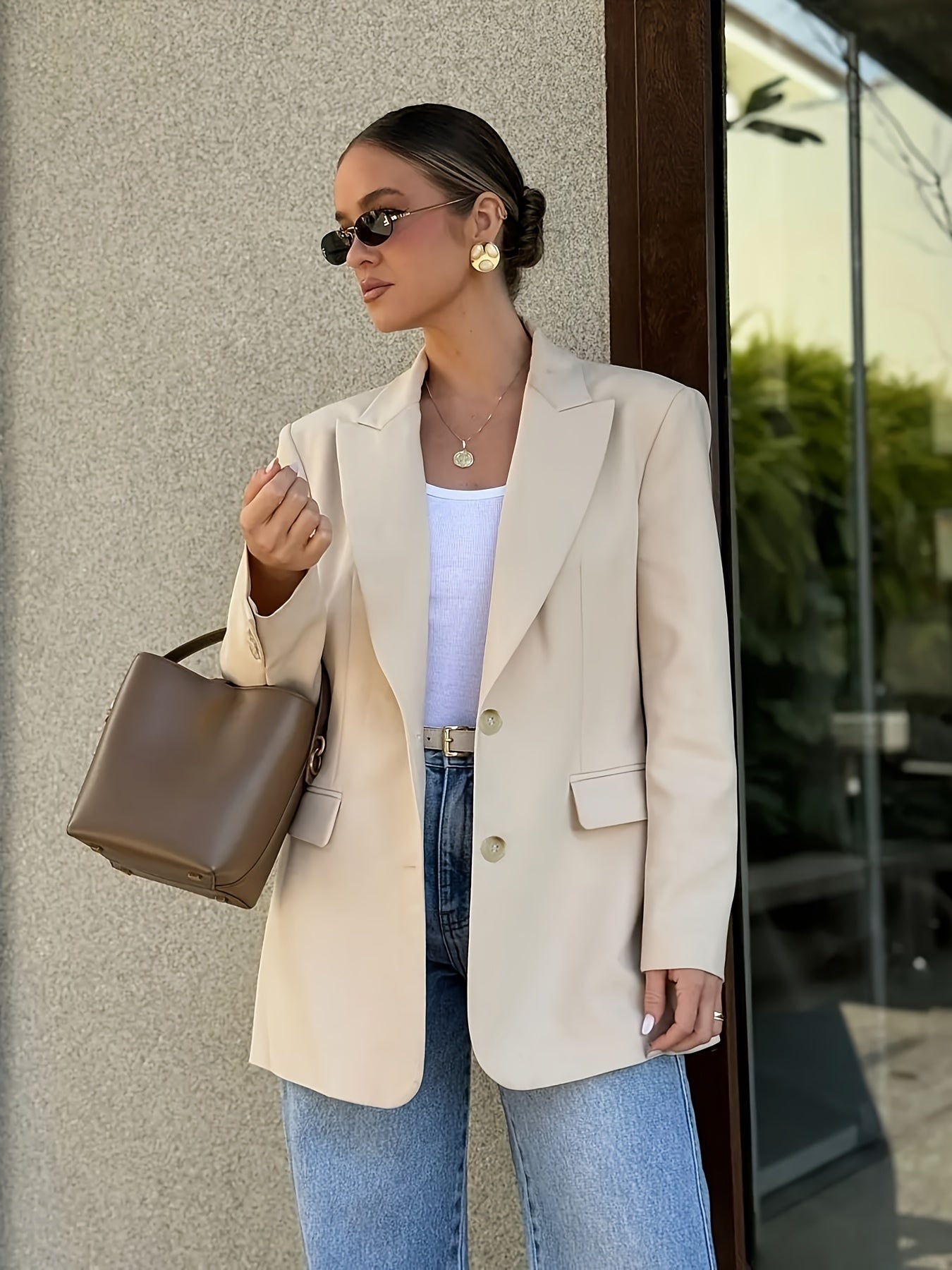 Fashionable and Elegant Four-season Women's Solid Color Single-breasted Flat Lapel Office Blazer, Suitable for Commuting, Business, and Casual Daily Wear
